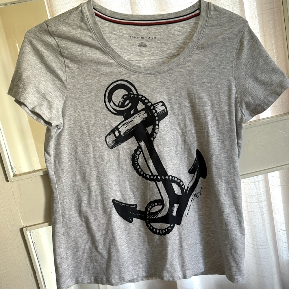Tommy Hilfiger grey tee shirt with anchor